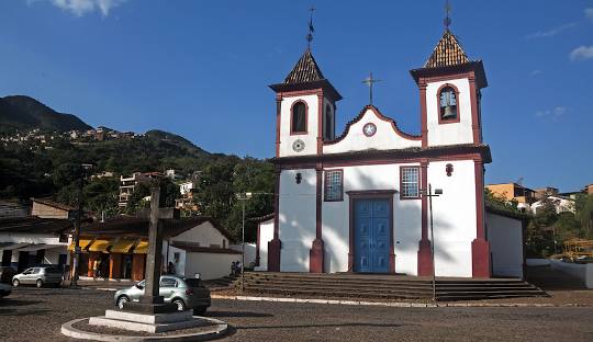 Sabará : igrejas da época do ciclo do ouro